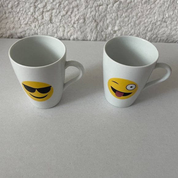 Set of 2 Porcelain Demitasse Emoji Cups like new - Picture 4 of 5